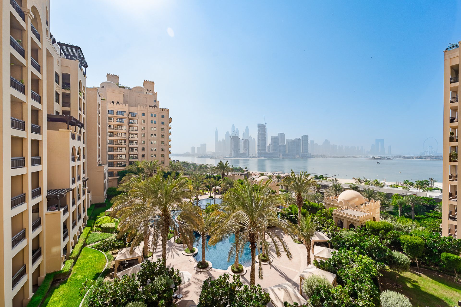 For rent 2 bedrooms apartment in The Fairmont Palm Residences, Palm Jumeirah , Dubai RL4029