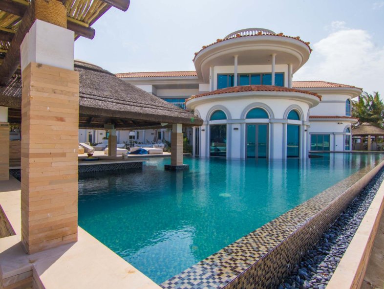 Tip villa with the largest pool on Palm Jumeirah