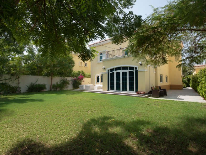 Exclusive Upgraded Large 3 Br District 6 Luxhabitat Sotheby S